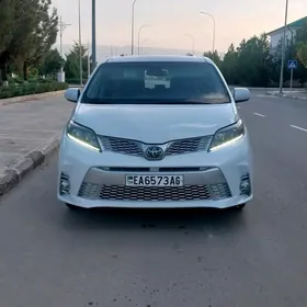 Toyota Sienna 2019