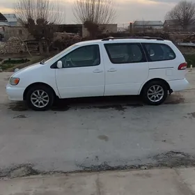 Toyota Sienna 2002