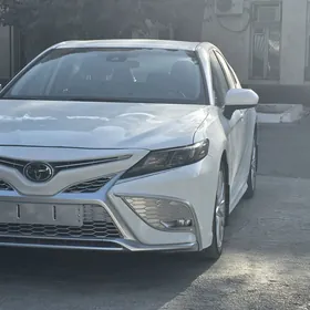 Toyota Camry 2021
