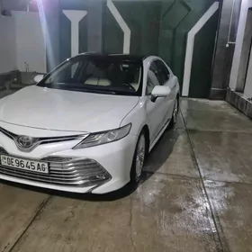 Toyota Camry 2018