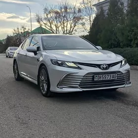 Toyota Camry 2021