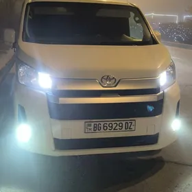 Toyota Hiace 2020