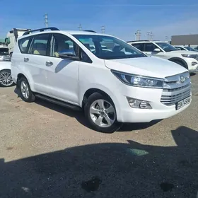 Toyota Innova 2022