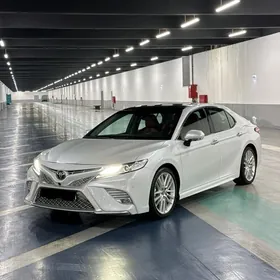 Toyota Camry 2018
