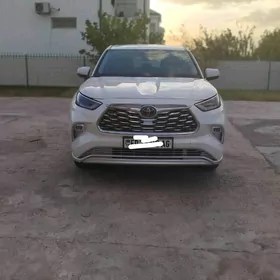 Toyota Highlander 2021