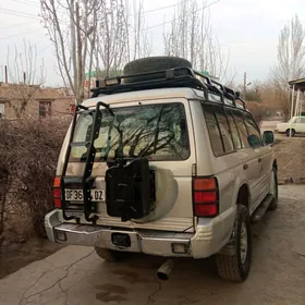 Mitsubishi Montero 1995