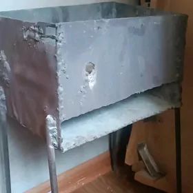 маленький мангал .б/у гантели