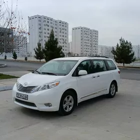 Toyota Sienna 2015
