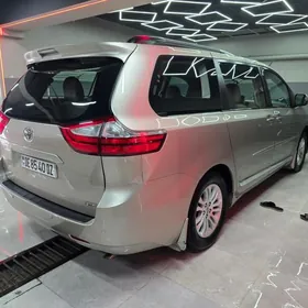 Toyota Sienna 2016
