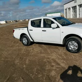 Mitsubishi L200 2012