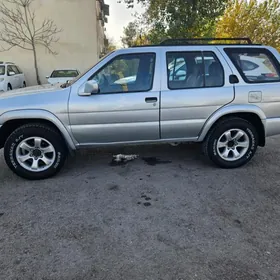 Nissan Pathfinder 2001