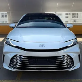 Toyota Camry 2025