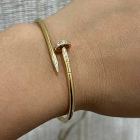 Gyzyl Cartier bilezik