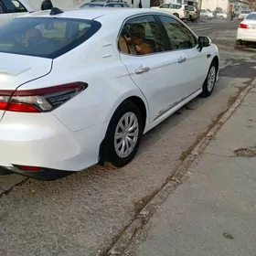 Toyota Camry Hybrid 2021