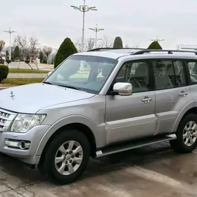 Mitsubishi Pajero 2015