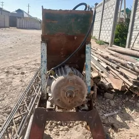 Kukruz patrak çykarỳan aparat