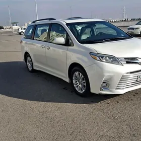 Toyota Sienna 2020
