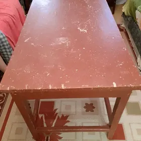 деревянный стол