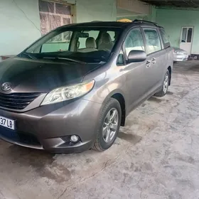 Toyota Sienna 2011