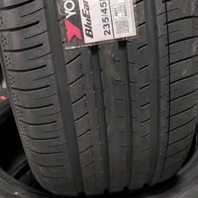 235 45 18 Yokohama Ý25
