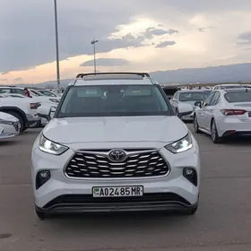 Toyota Highlander 2021