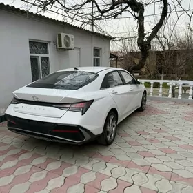 Hyundai Elantra 2025