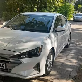 Hyundai Elantra 2020