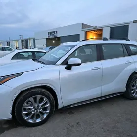 Toyota Highlander 2021
