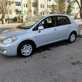 Nissan Versa 2011