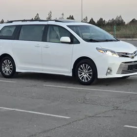 Toyota Sienna 2019