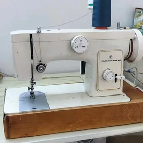 швейная машинка Чайка -132М