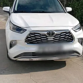 Toyota Highlander 2021