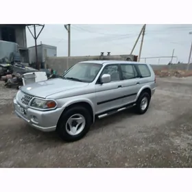 Mitsubishi Montero 2000