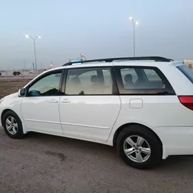 Toyota Sienna 2004