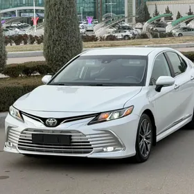 Toyota Camry 2021