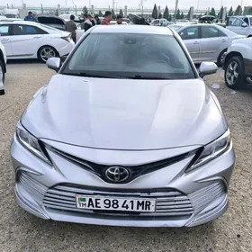 Toyota Camry 2021