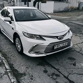 Toyota Camry Hybrid 2021