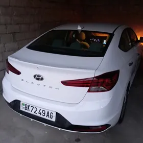 Hyundai Elantra 2020