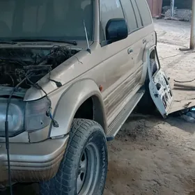 Mitsubishi Pajero 1992