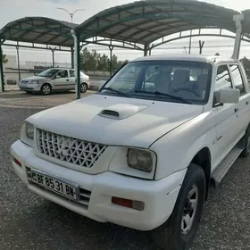 Mitsubishi L200 2004