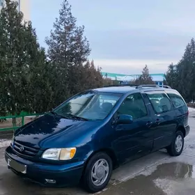 Toyota Sienna 2002