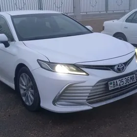 Toyota Camry 2021