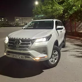 Toyota Fortuner 2024