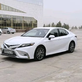 Toyota Camry 2021
