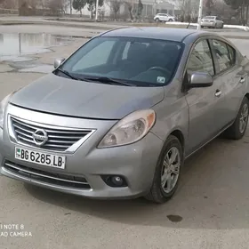Nissan Versa 2012
