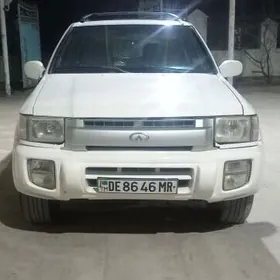 Nissan Pathfinder 2000