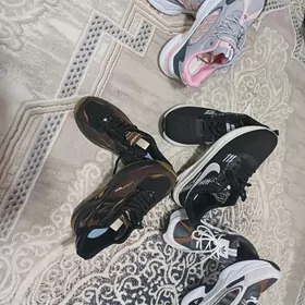 женская кроссовки