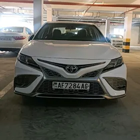 Toyota Camry 2021