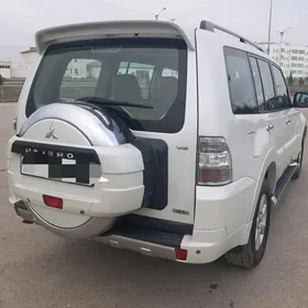 Mitsubishi Pajero 2013
