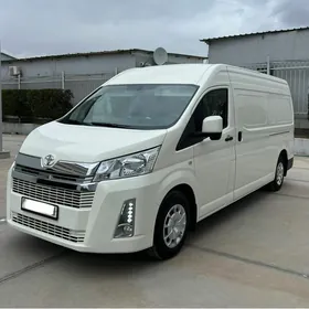 Toyota Hiace 2021